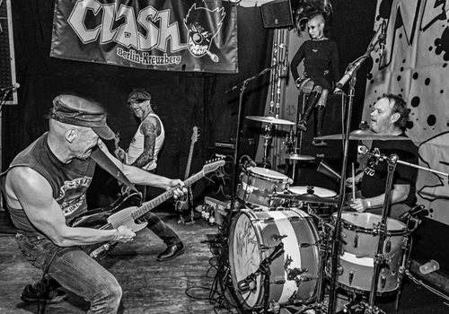 NICHTS + UNVERBLÜHMT